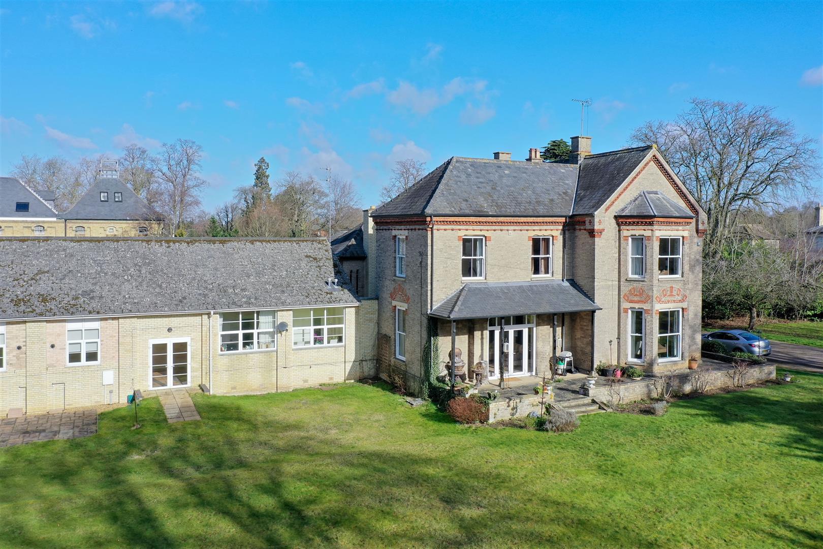 Property Image 14101151-5b6c-47ba-96e5-b338e1d8f248