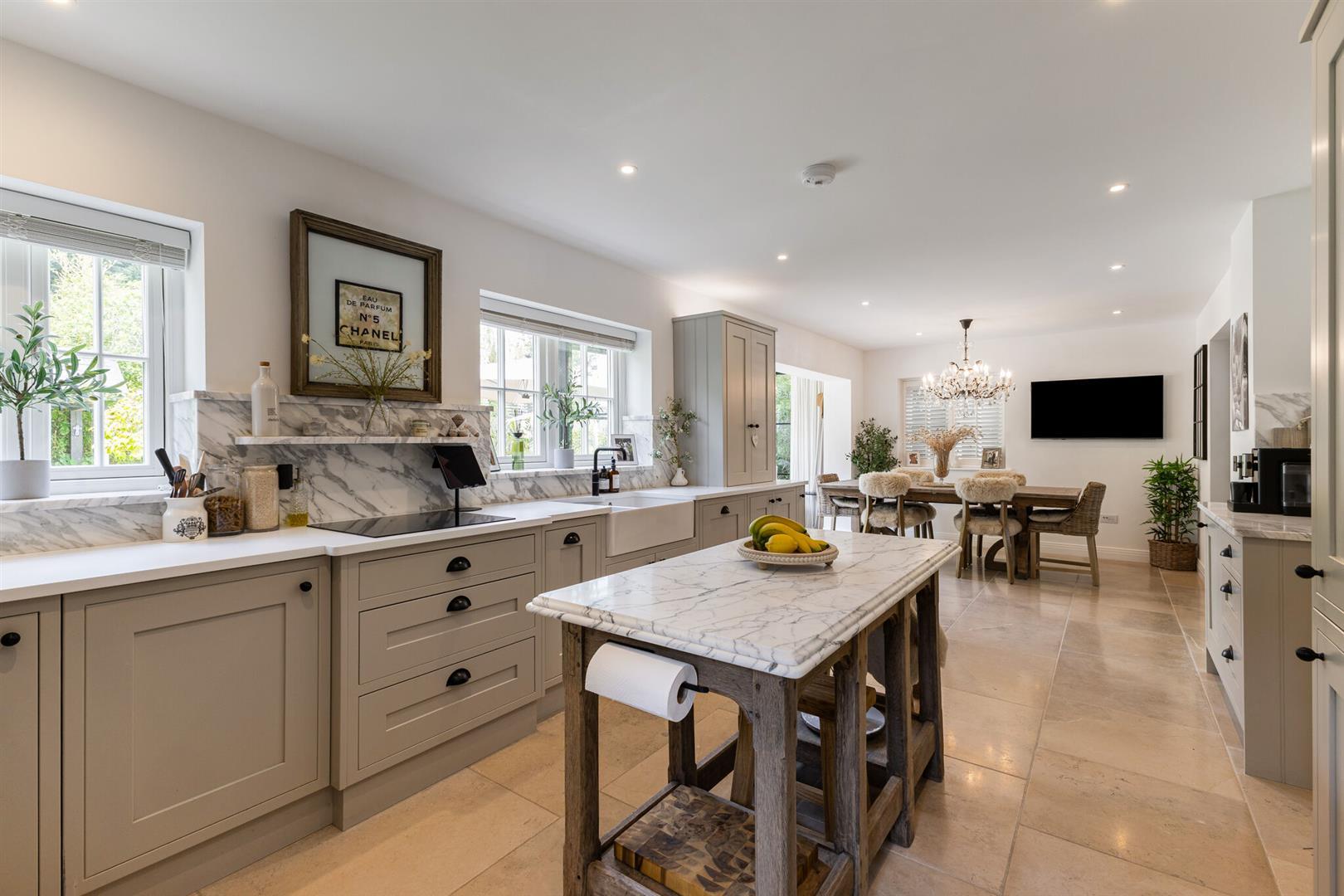 Property Image 14479203-d98d-44b1-bbbd-84e7e6f33556