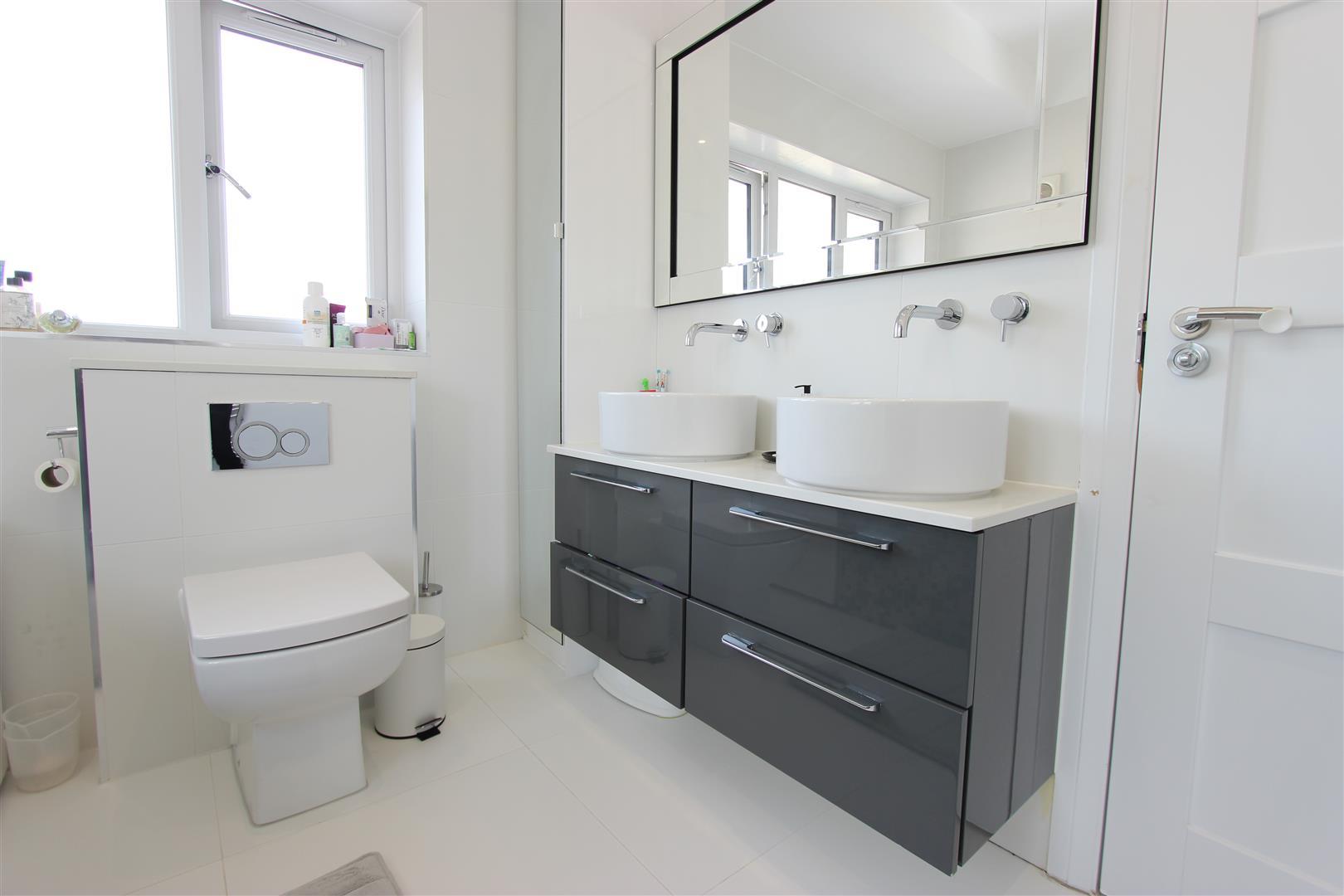 Property Image 144e8162-eeba-44d4-967c-1a98ddd4ec7a