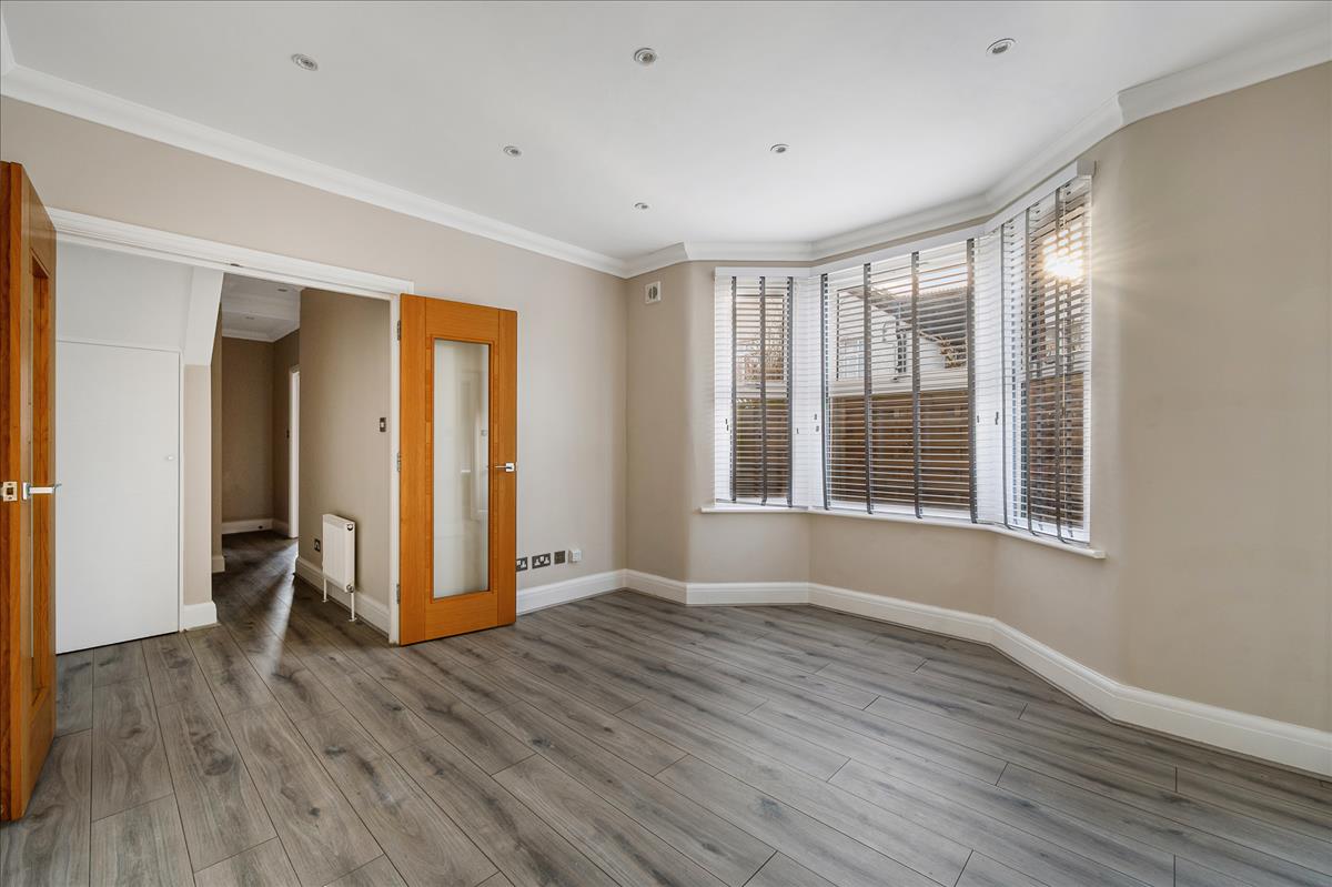 Property Image 14707035-1225-4211-b4cd-53852f305676