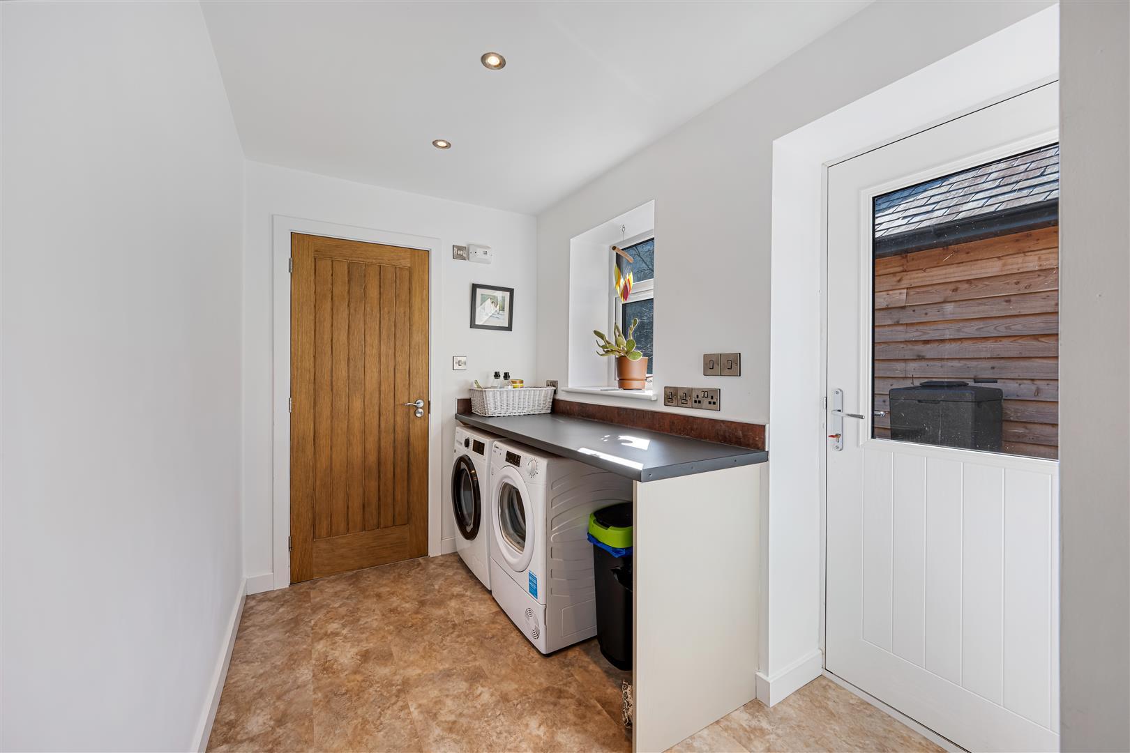 Property Image 155692e4-0f19-410f-8e31-23027ba69c23