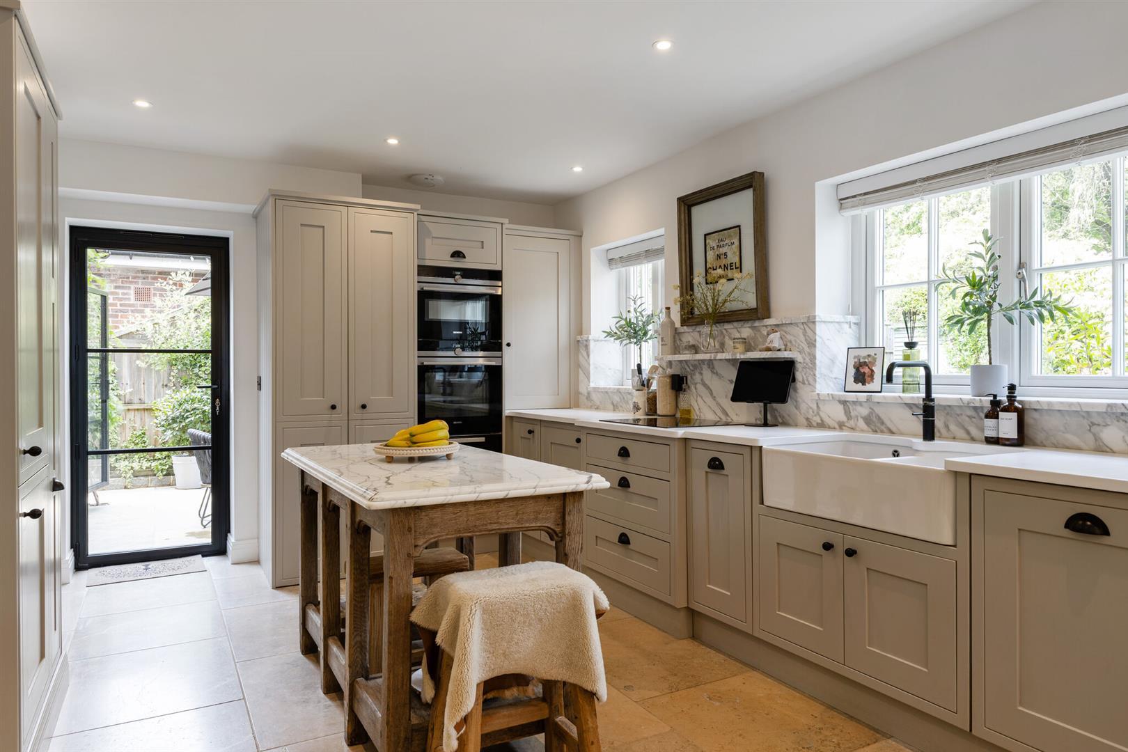 Property Image 155914aa-50de-44f8-92f9-606dfb2854ee
