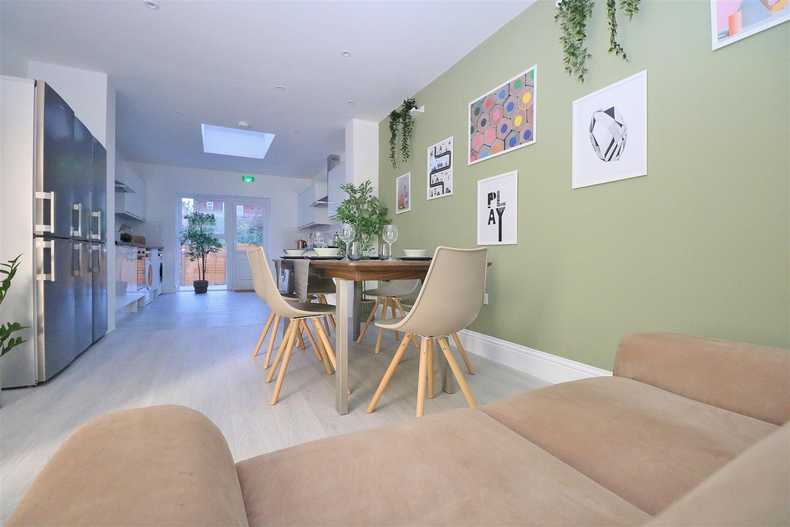 Property Image 156947dd-3f00-4546-80fc-c5f488ef5d3e