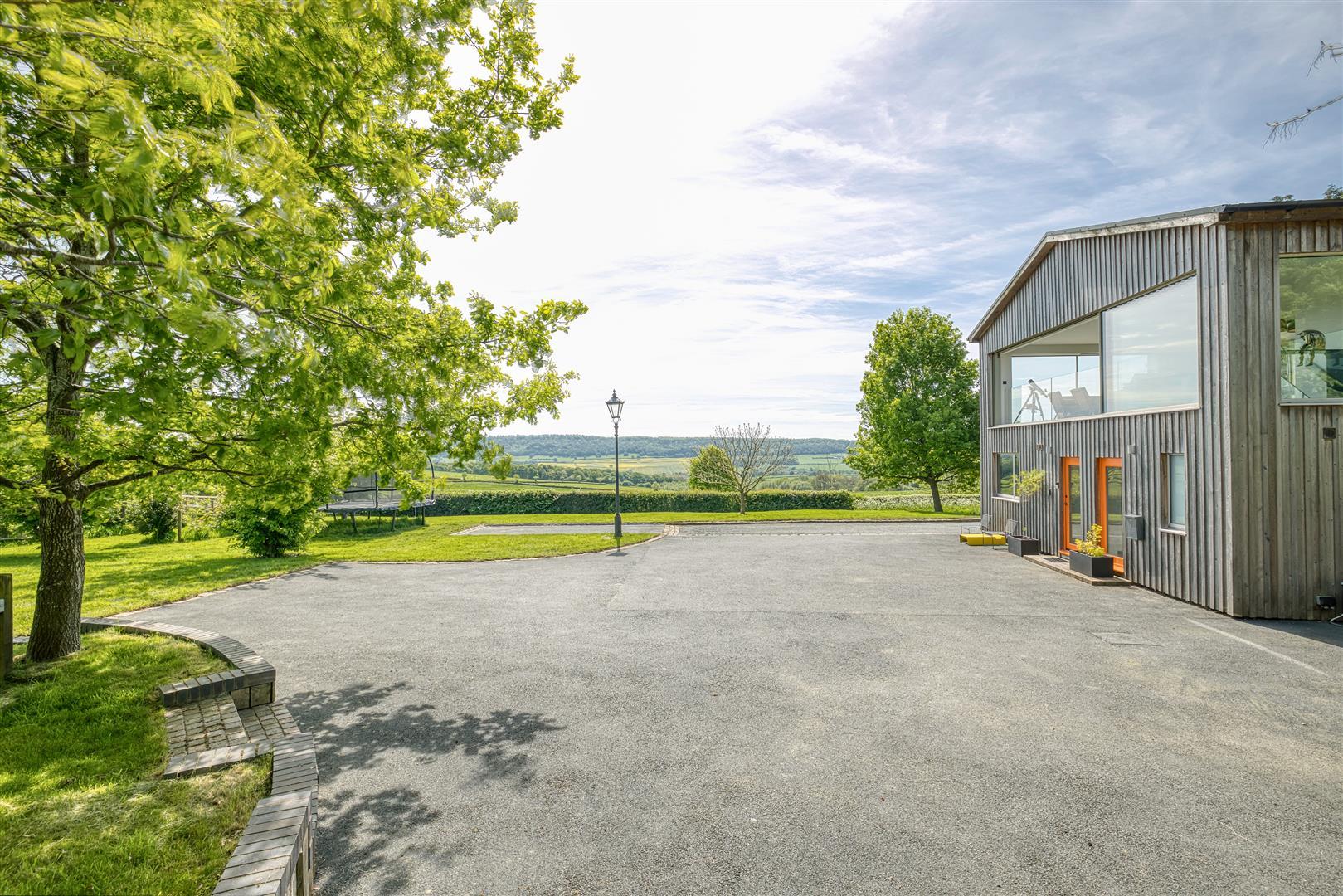 Property Image 15a25e94-4d80-4c3d-9b97-da23155ee001