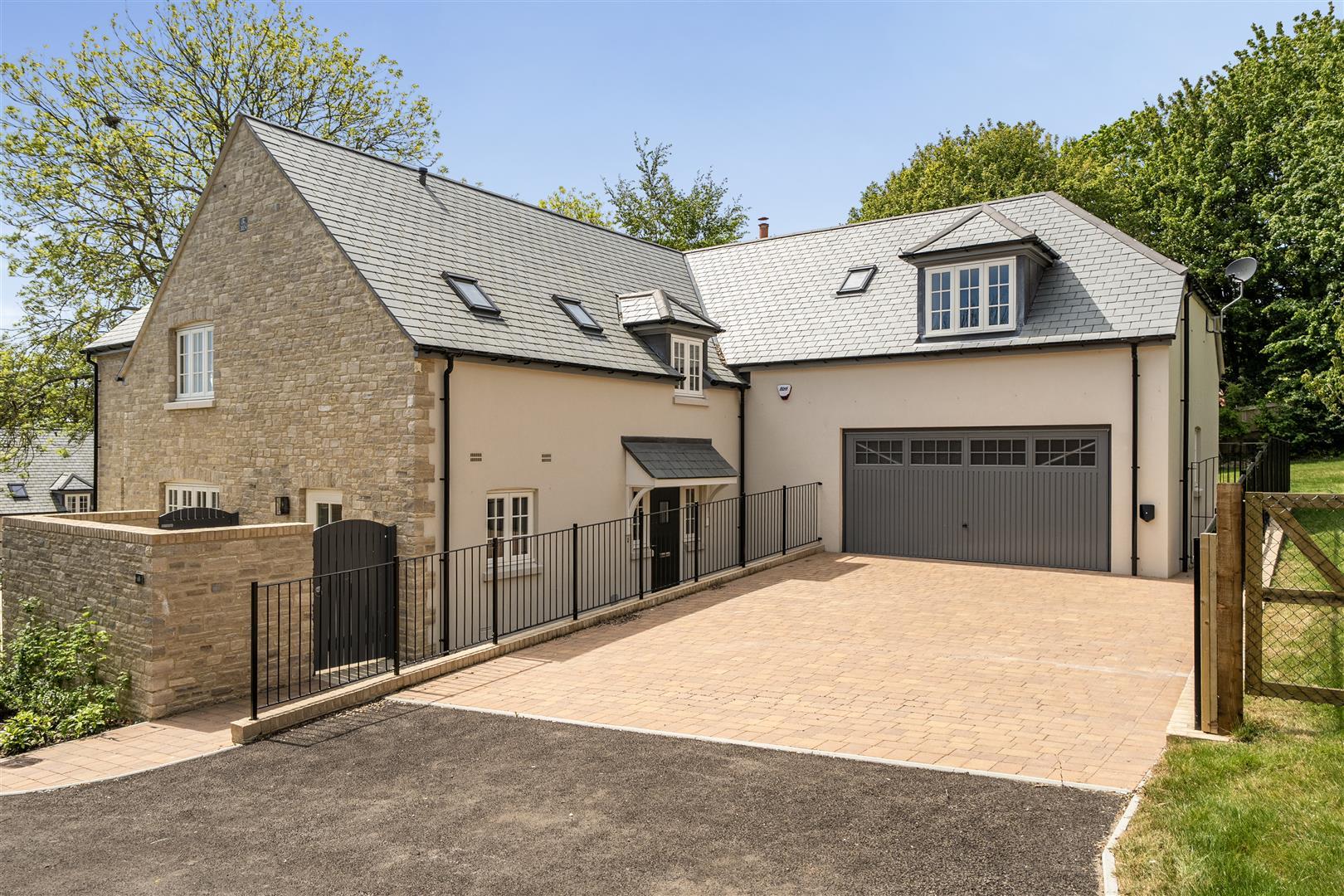 Property Image 15b345d2-4503-4ebd-bb47-382fa0a376e2