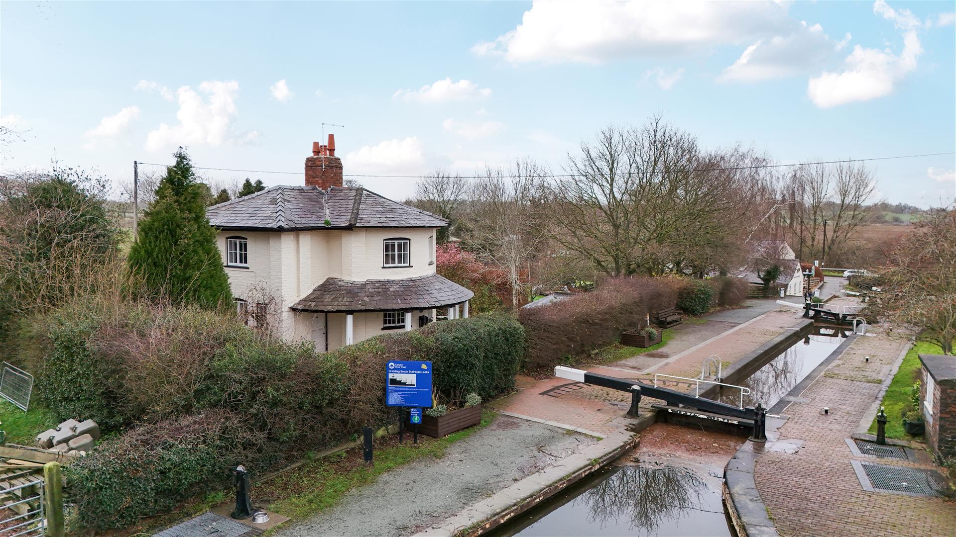 Property Image 15df00b8-740e-42fb-8f25-d056f2dd3831