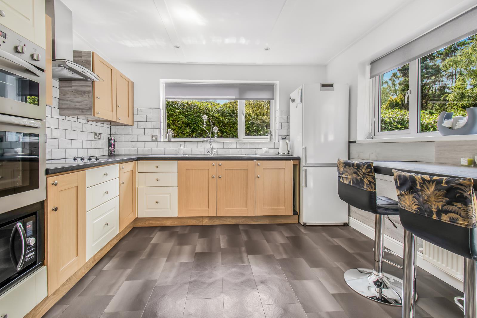 Property Image 160350f2-3ad6-4581-a725-c65797e14ee6