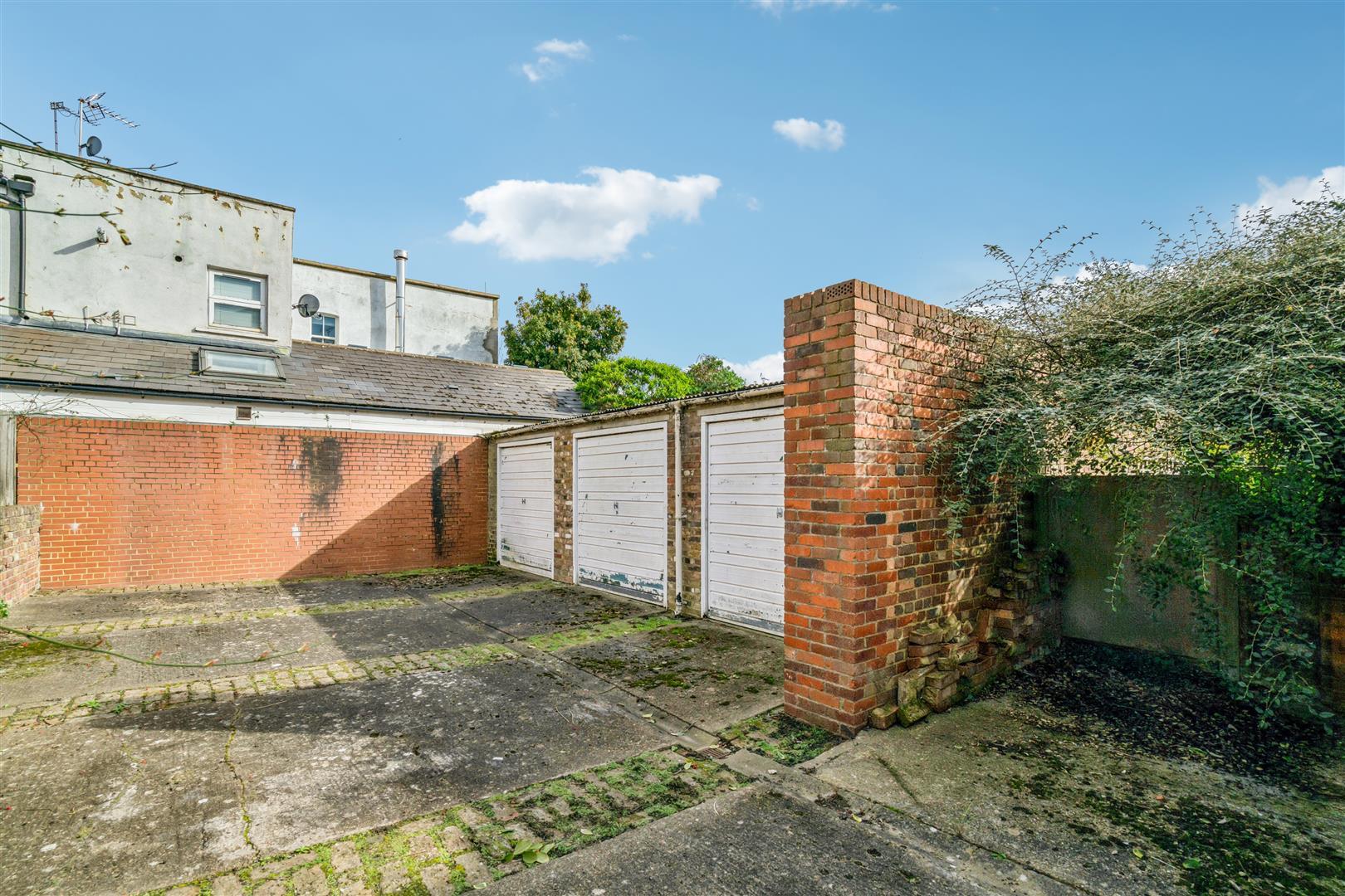 Property Image 16423871-8b72-4f16-9d8d-01a52a72c1e0