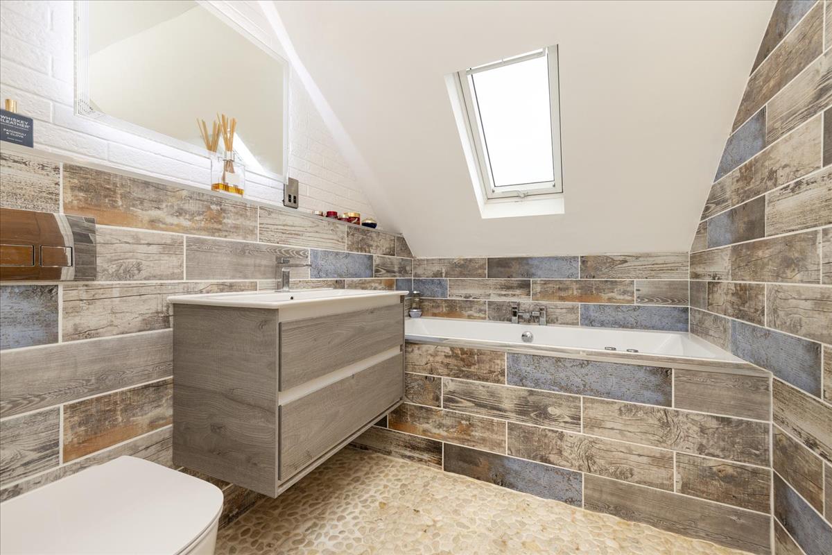 Property Image 165a092f-2702-4bc4-bdf5-6eeca28db0ff