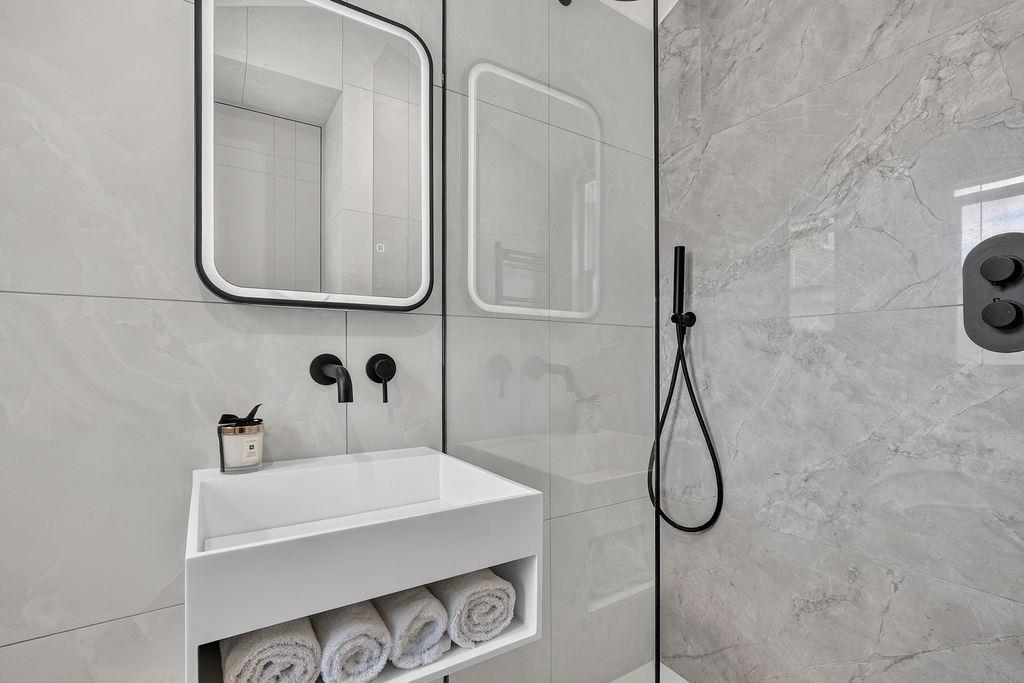 Property Image 16650758-2f24-43bb-a5e9-7d0d18c477b9
