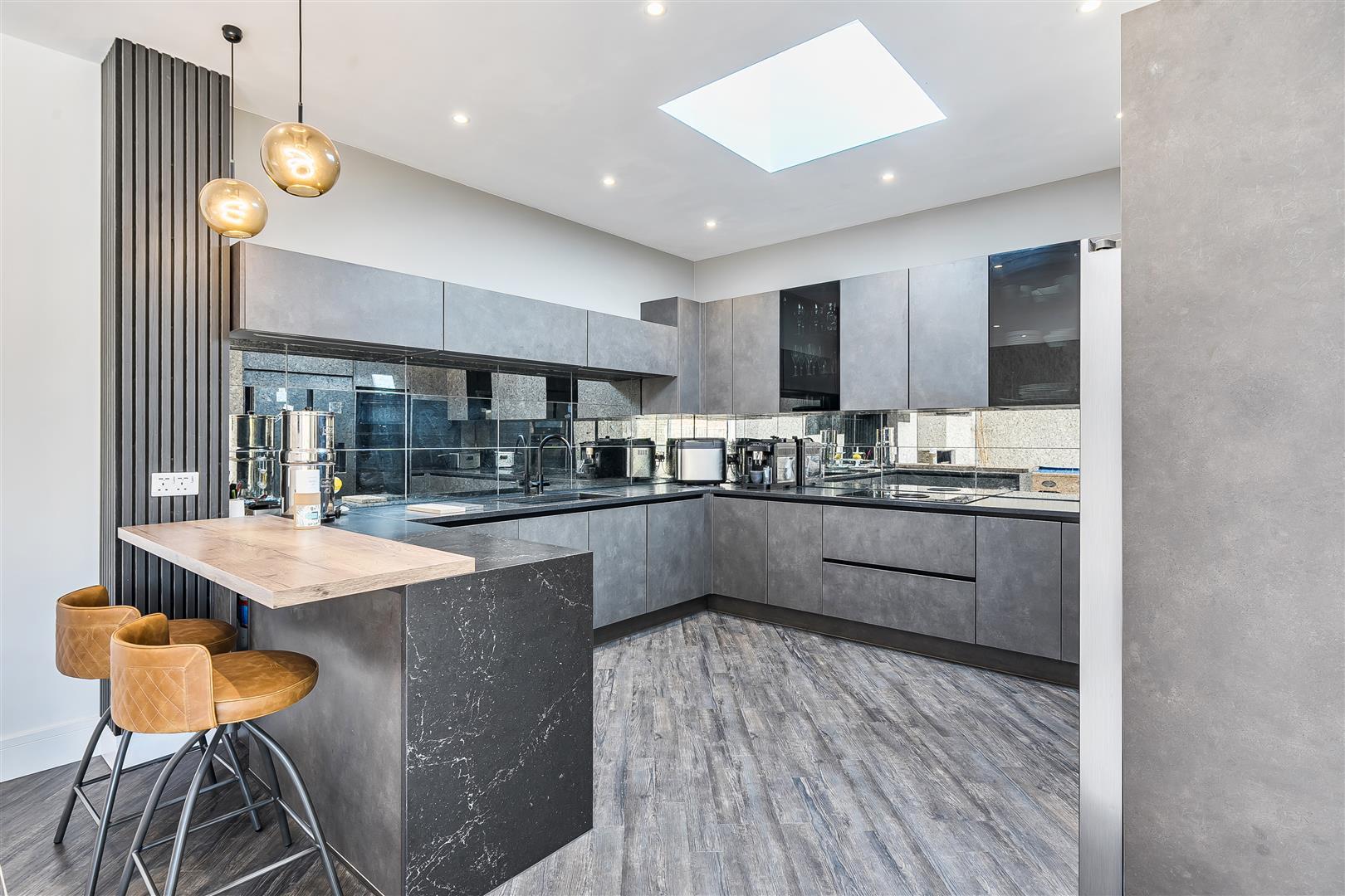 Property Image 166a665c-e306-4dd7-9a89-195c458a6763