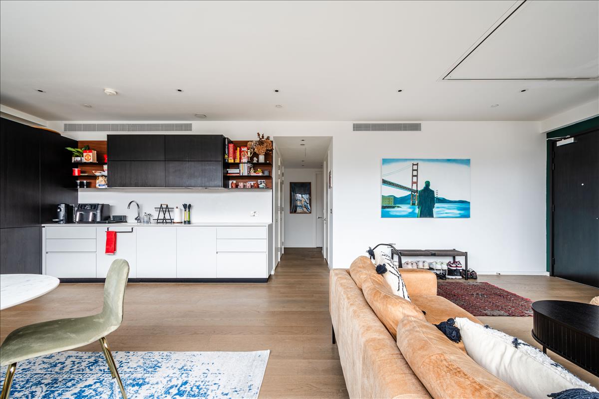 This beautifully presented bright and spacious three-bedroom apartment is on the third floor of the sought-after Long & Waterson development just moments from Columbia Road and Shoreditch High Street.