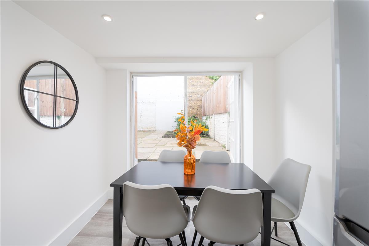 Property Image 17541cf8-833c-43dd-aeda-a75196146c8b