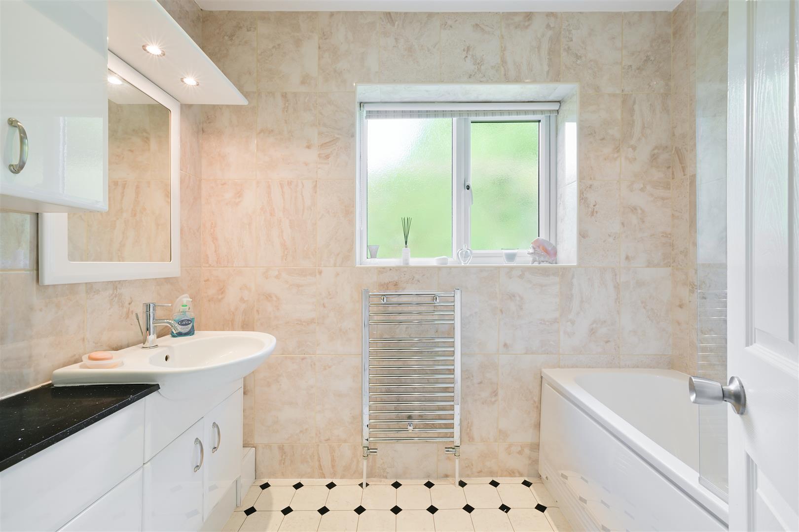 Property Image 17954e82-4d83-4771-bccc-a48f4ded3fdf