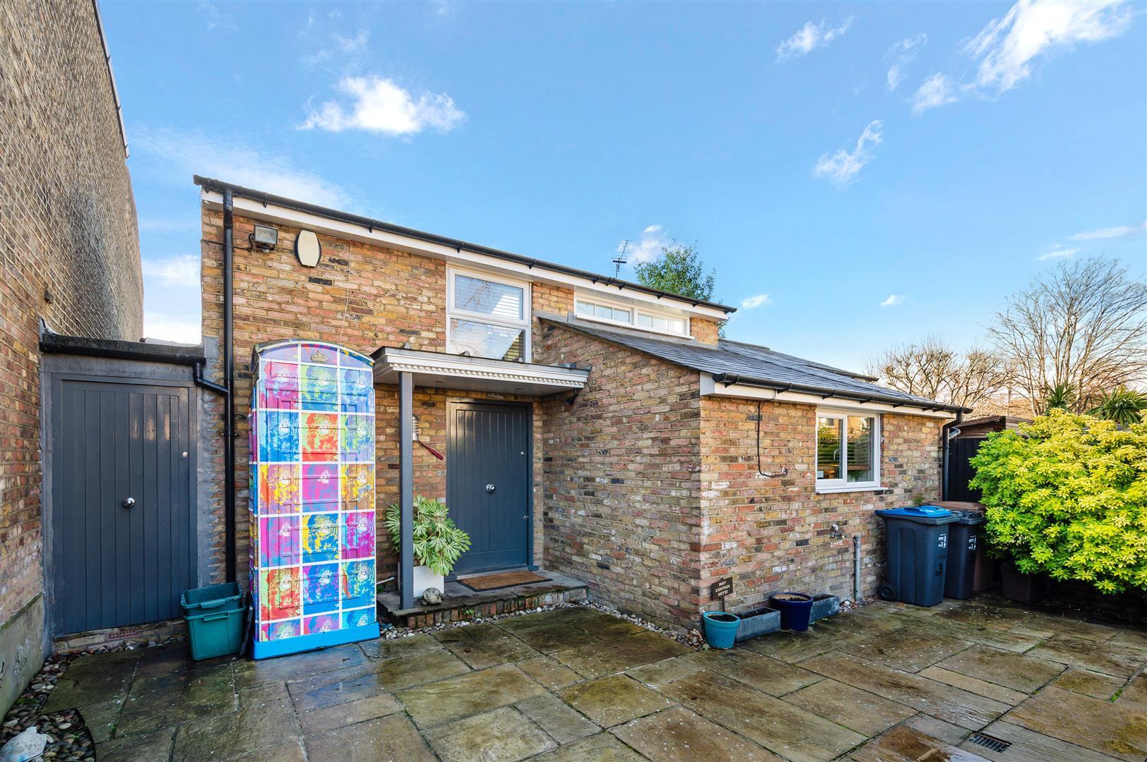 Property Image 17d27bc3-ff21-4774-a8d3-1c35f145479e