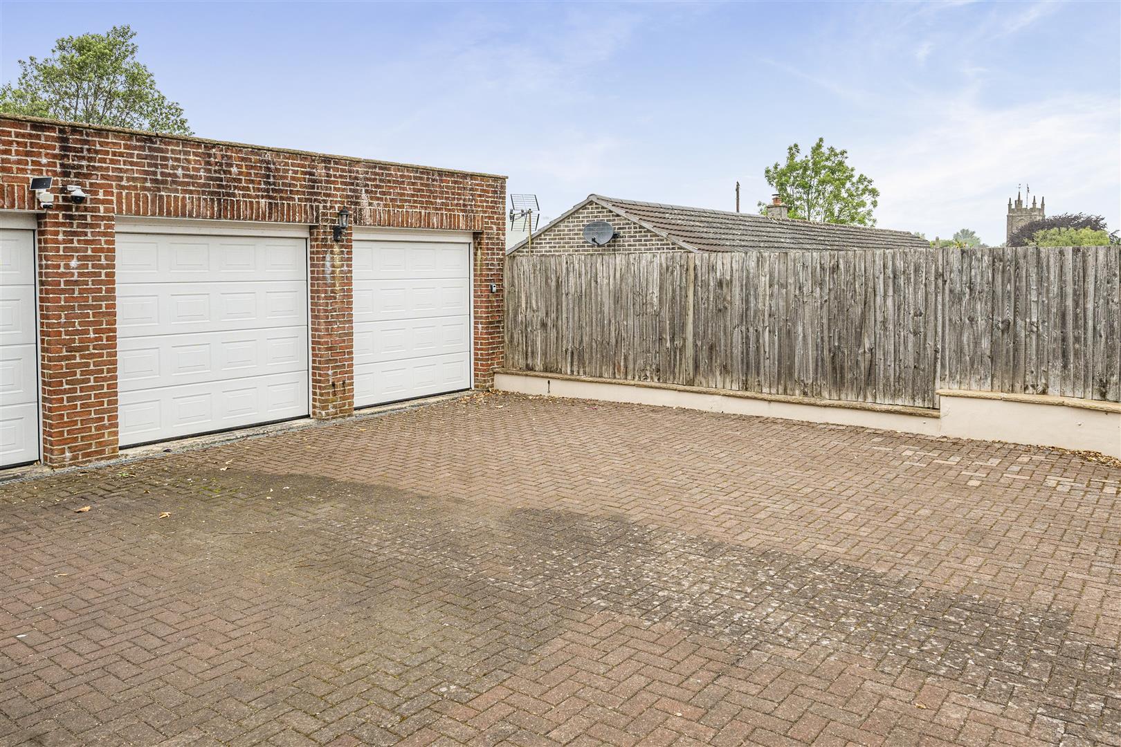 Property Image 17e703a6-bf7e-43c6-b301-ef0a30358f6f