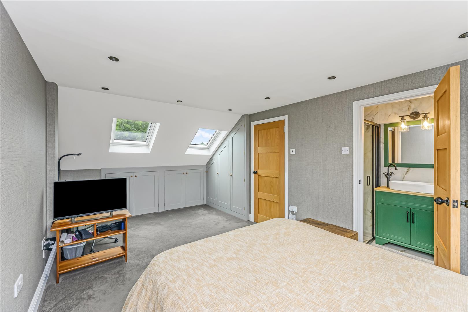 Property Image 180ac03f-e0f2-4d89-b657-c8a35dc3103c