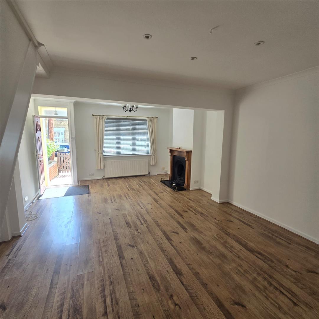 Property Image 18140527-23a1-46d2-952b-e0313714875f