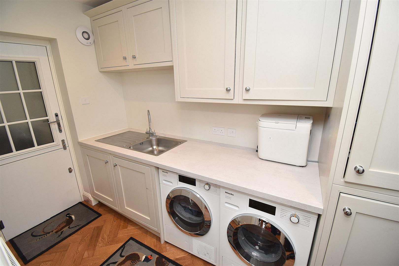 Property Image 18cc18b8-b2f9-4efb-8064-e0bd66047d65