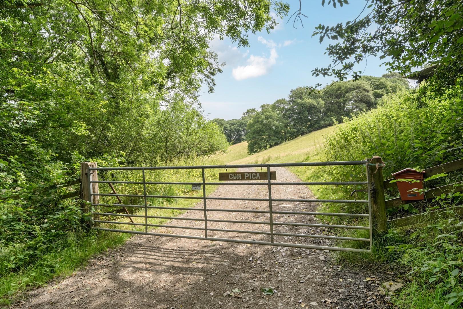Property Image 18ccff84-b59c-4d07-b39e-ffa140ea8c17