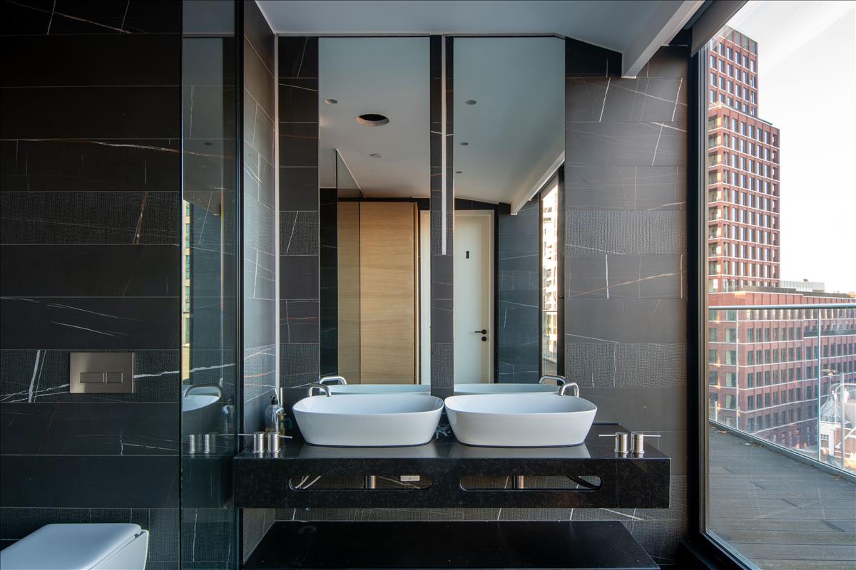 This stunning seventh-floor penthouse sits atop a beautiful Edwardian building, offering nearly 1,700 square feet of luxurious living space with three bedrooms, three bathrooms, and breathtaking panoramic city views. Combining historical charm with modern elegance, this home is a rare find in the heart of London.