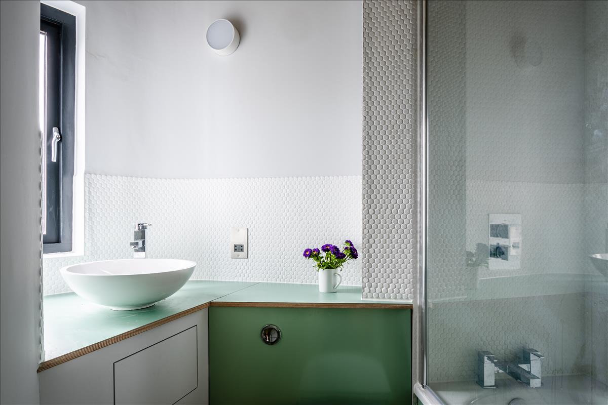 Three bedroom architecturally finished triplex in London Fields for sale e8