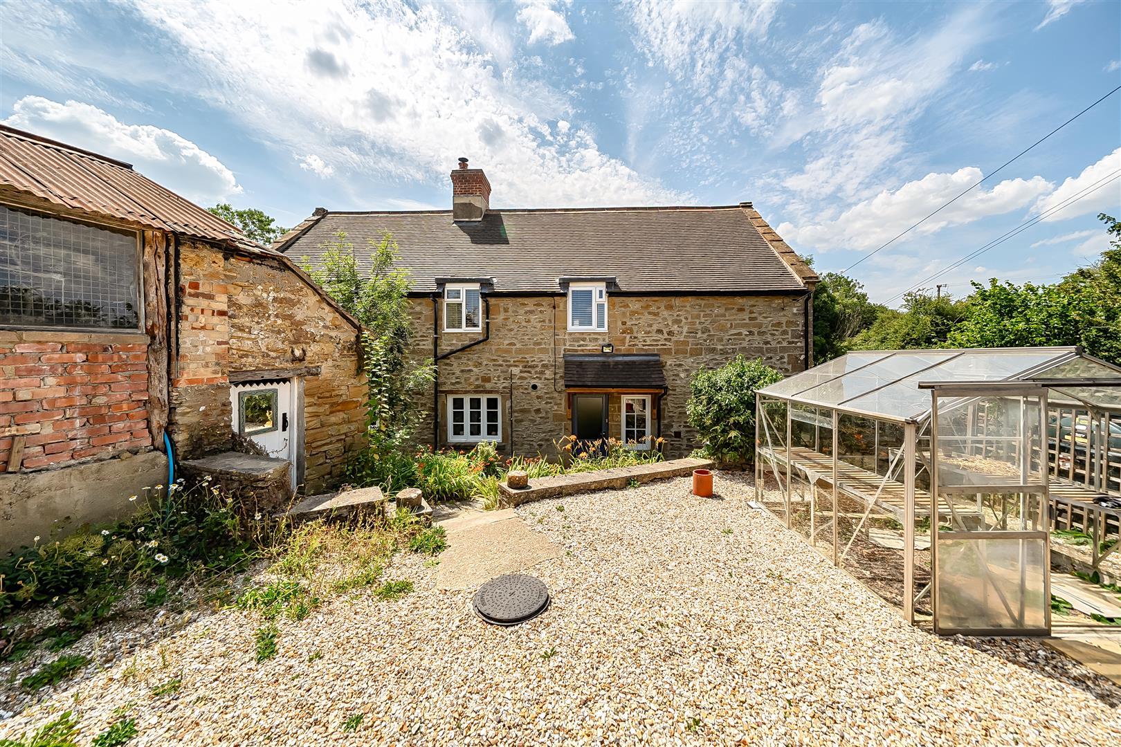 Property Image 19637ed2-f8c4-4a38-91a5-c48ec361287b