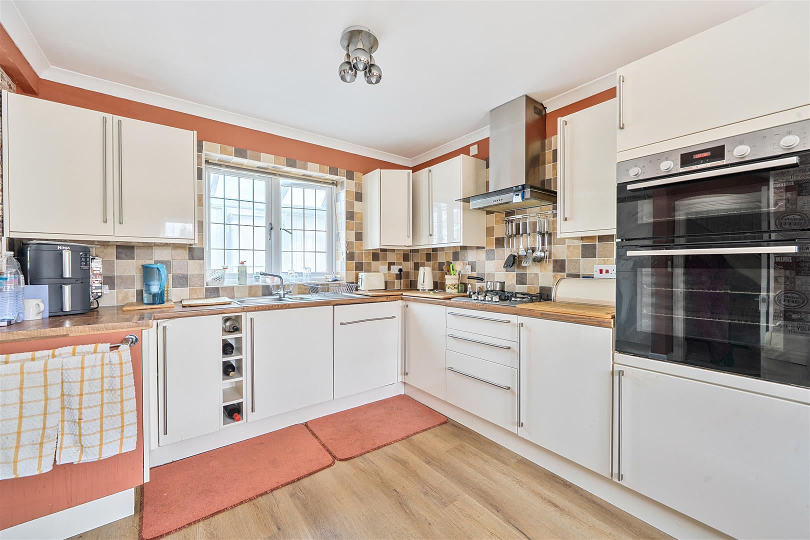 Property Image 19f922b0-9464-4f76-bc32-aaa8f6a5bfeb