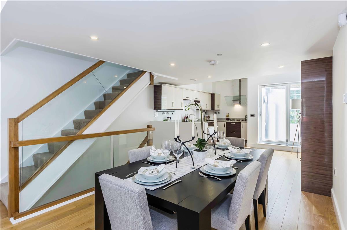 deluxe four bed gated mews house for rent in the heart of de beauvoir