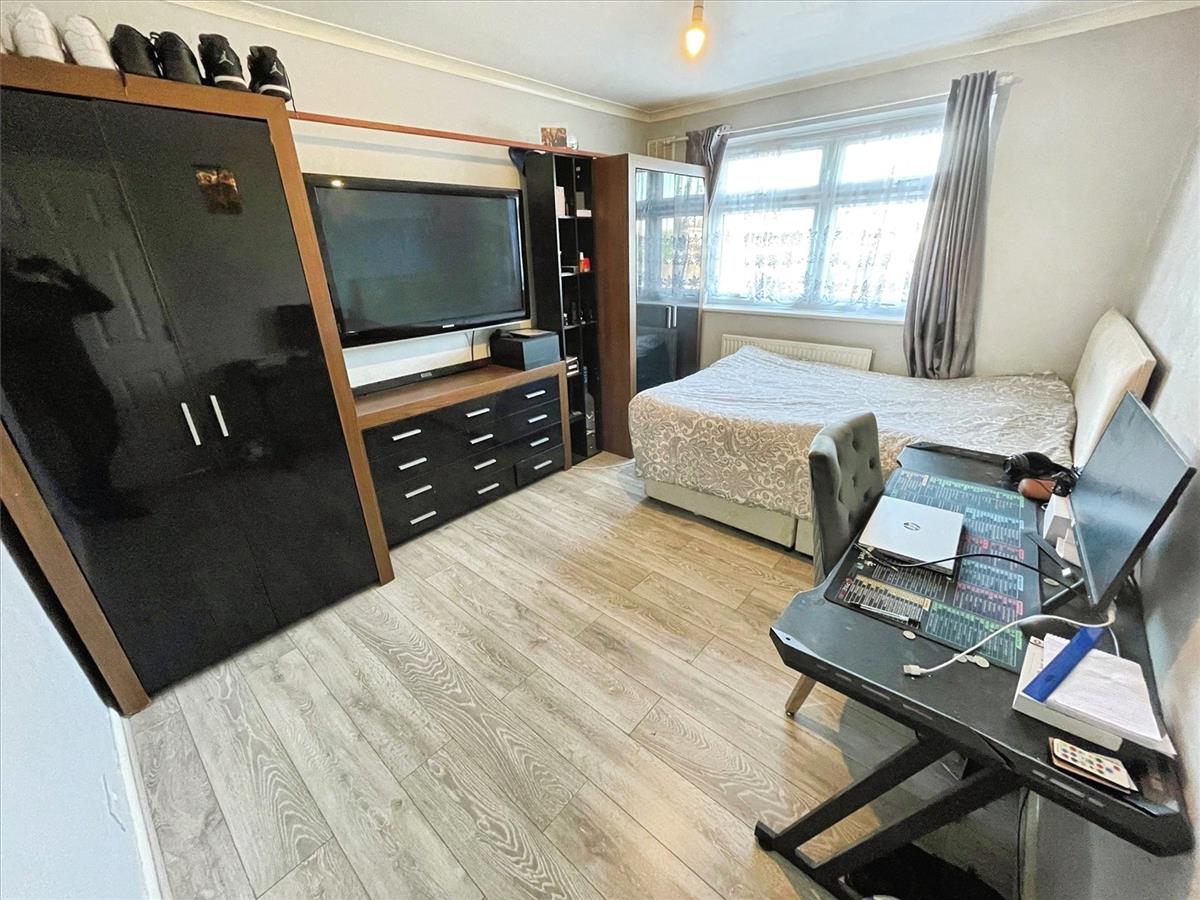Property Image 1b54457c-92f1-4121-8b39-7603d75cc4ce