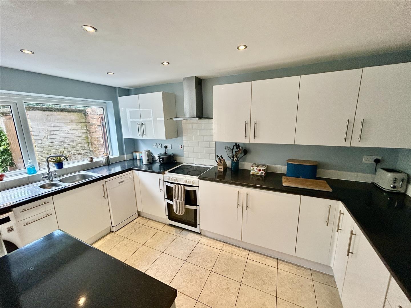 Property Image 1b77560f-944a-48f5-a8a0-d9d3d0e30ee3