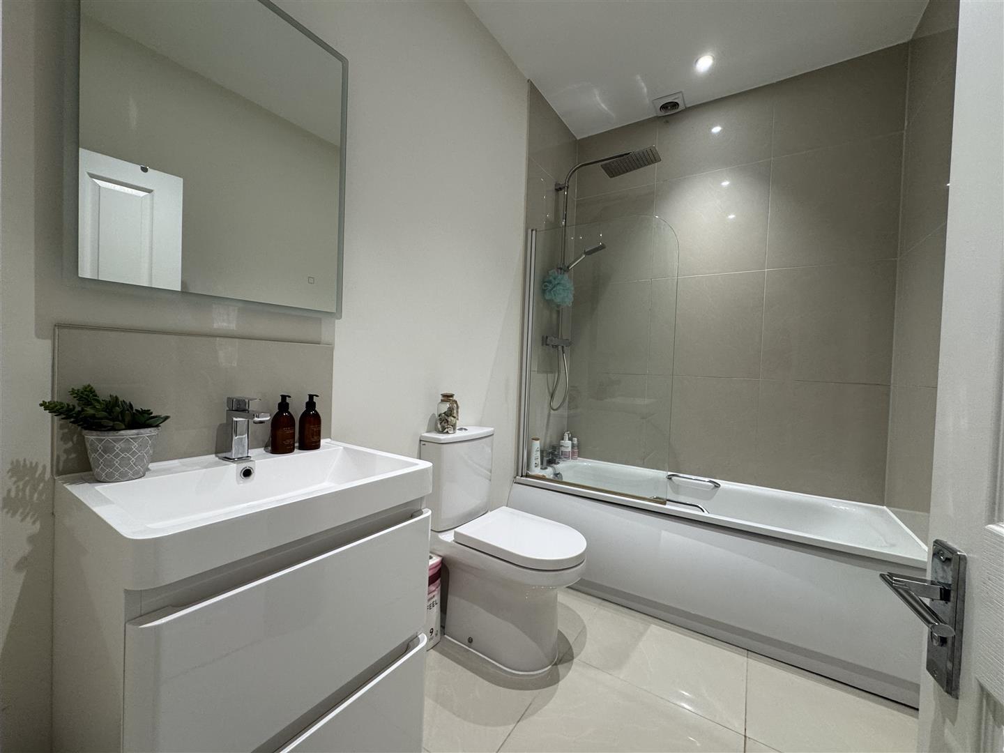 Property Image 1ba0487e-d5c0-448b-9ae0-7c5787bbc360