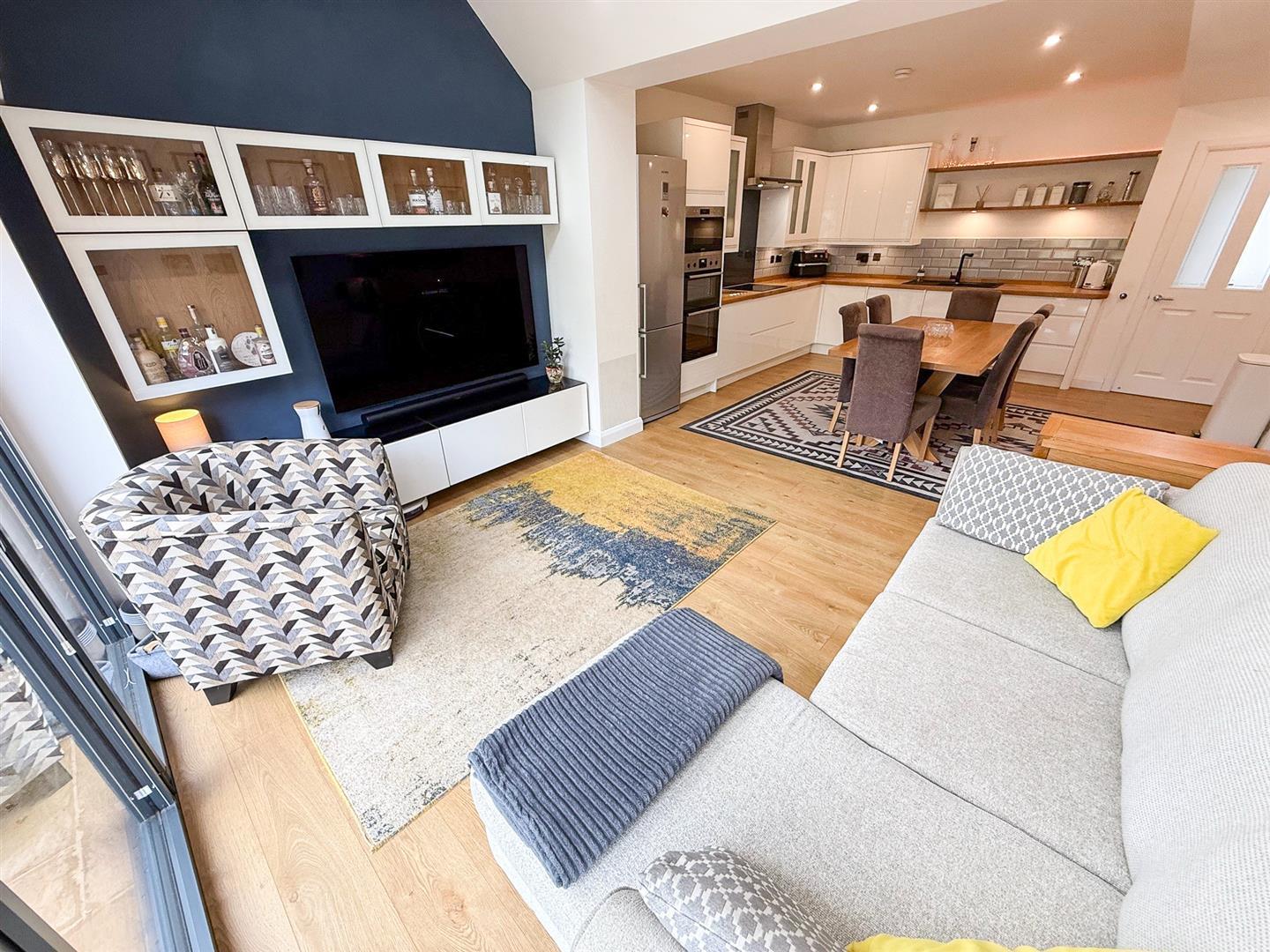 Property Image 1c929423-f9ba-4dff-bb57-62986874c77a
