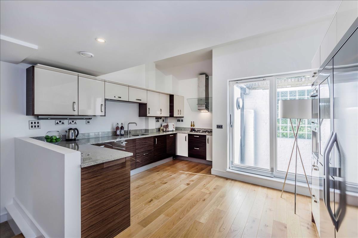 deluxe four bed gated mews house for rent in the heart of de beauvoir