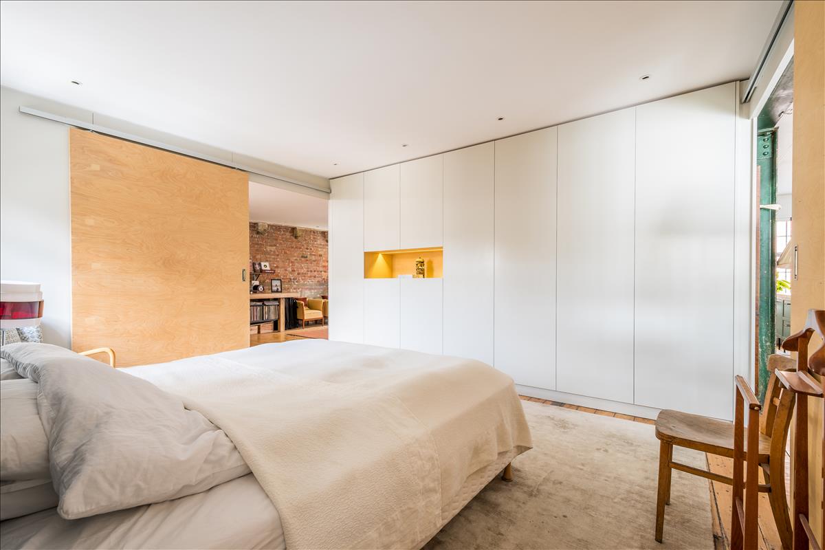 stunning topfloor penthouse apartment shoreditch