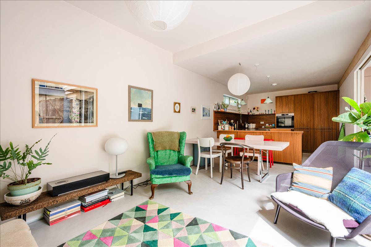 Three bedroom freehold modern house for sale in London Fields, Hackney, London, E8