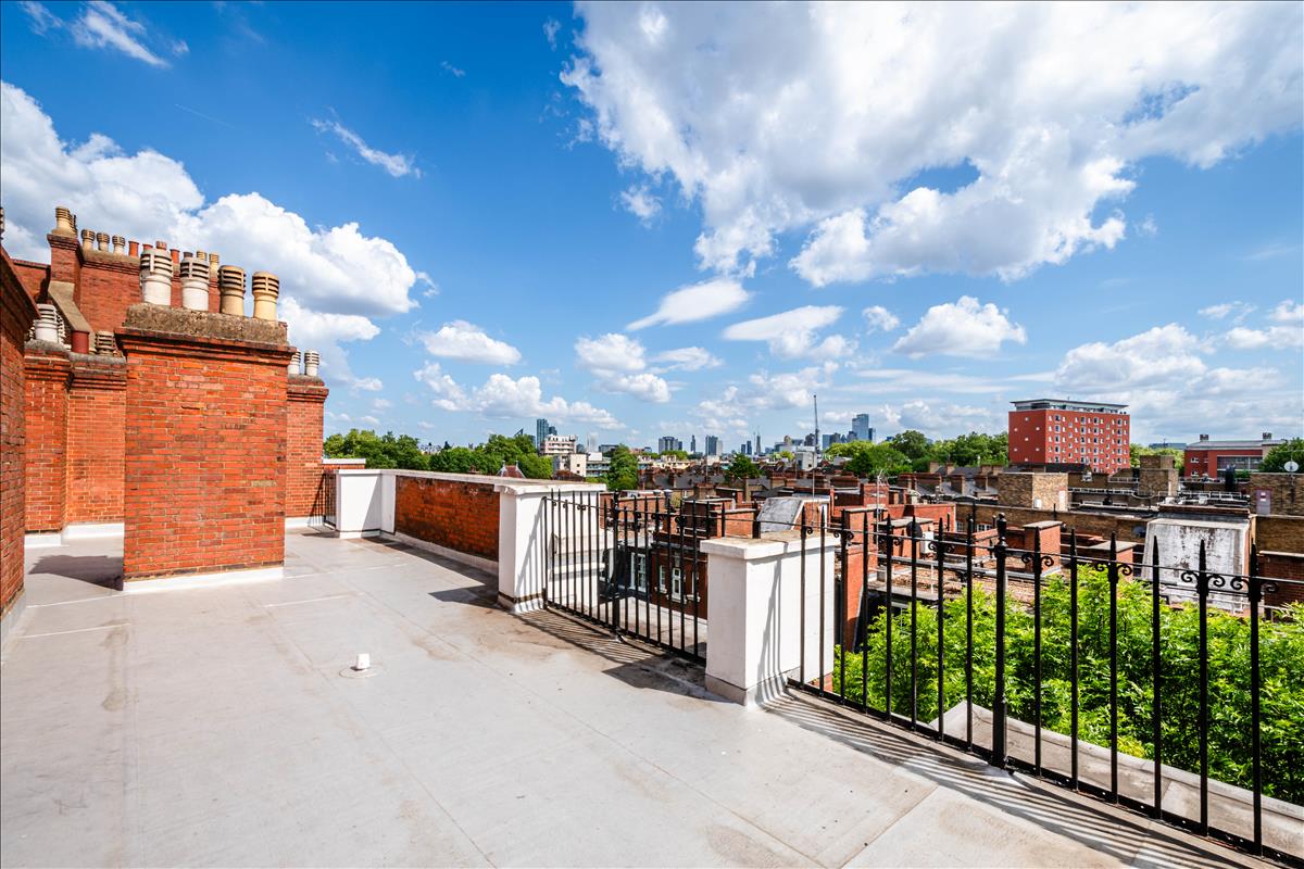2-bedroom flat for sale in Queen Alexandra Mansions, WC1H. Roof terrace
