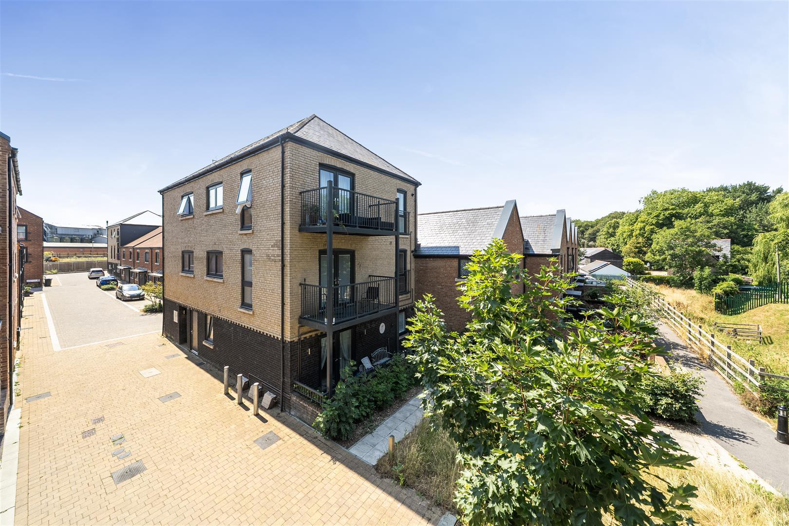 Property Image 1f602a90-ef00-4270-8545-91d4123cb56b