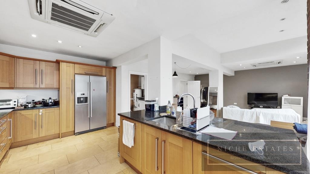 Property Image 1fcf6fc3-76b1-4698-8c2a-7bd4ea921b96