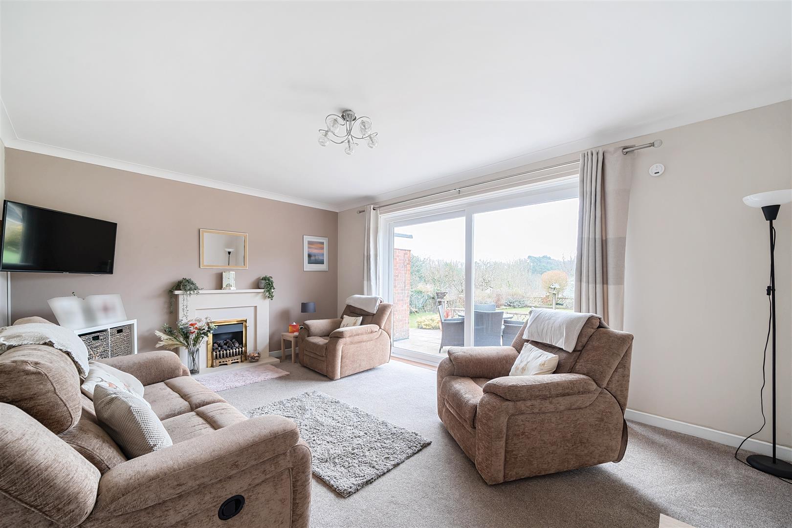 Property Image 203d63d4-5e05-4015-abaf-3bc258d3c56f