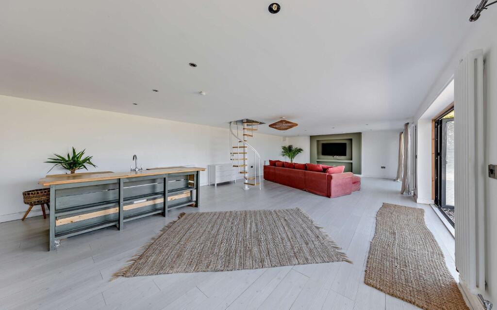 Property Image 2050f84e-ff92-44d1-8542-53fed663c8ff