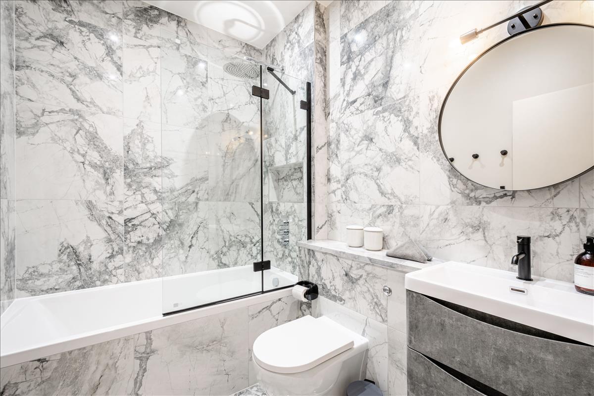 Newly refurbished two bedroom high end apartment for let in the exchange building Spitalfields E1