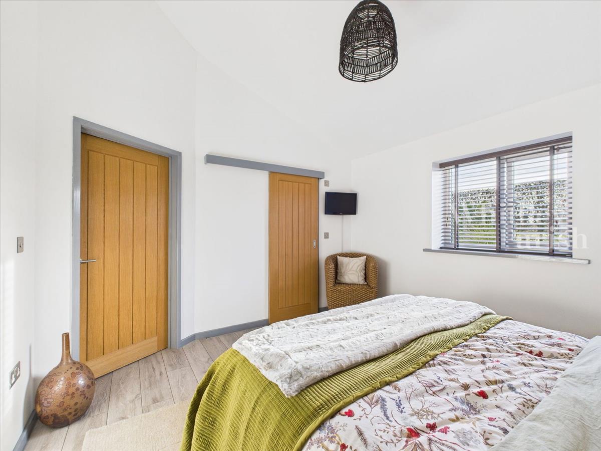 Property Image 2074257f-83f1-4064-b9c5-ecb67fd3f7a9