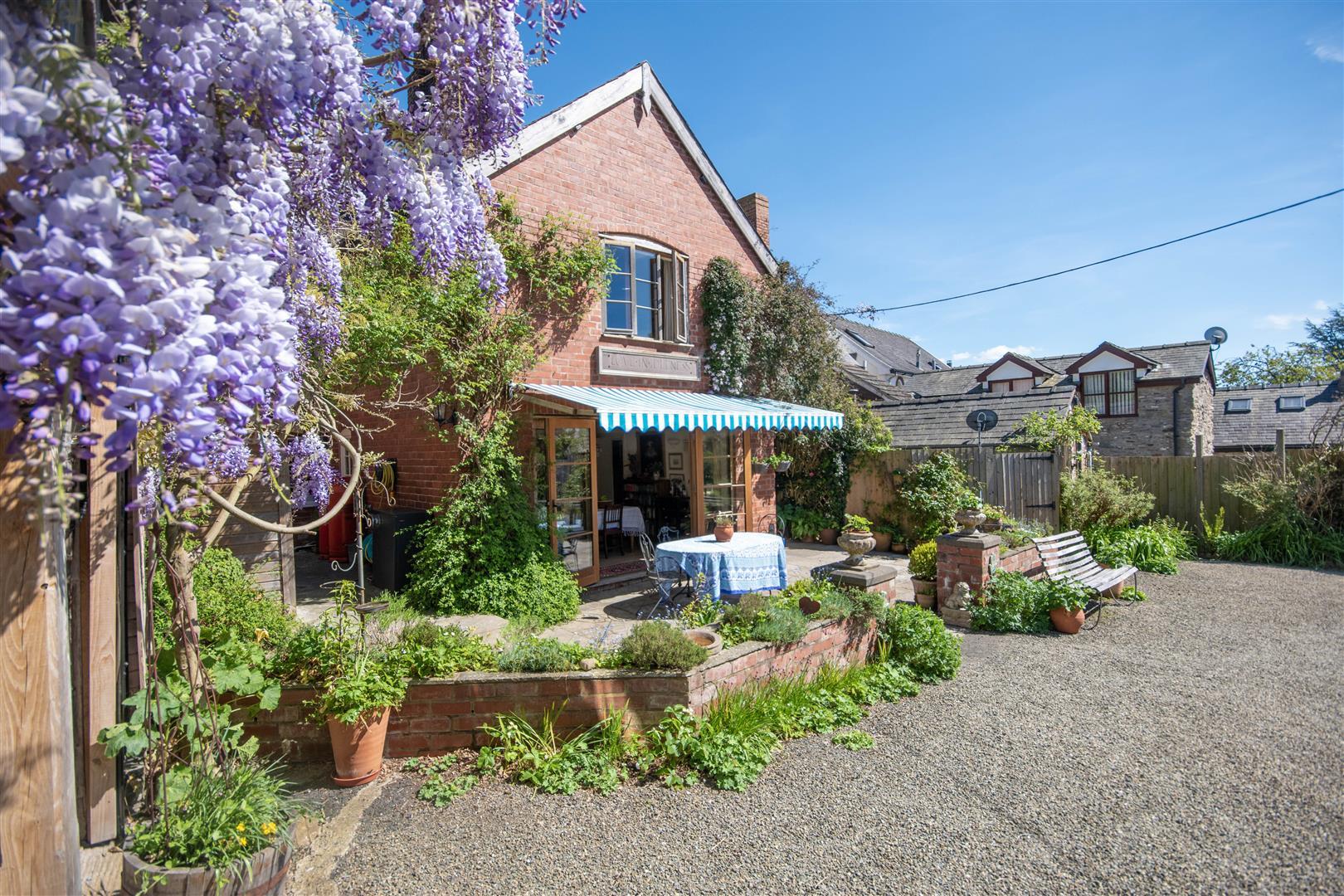 Property Image 20912767-5d37-4f70-8d9c-46ccf3341c5c