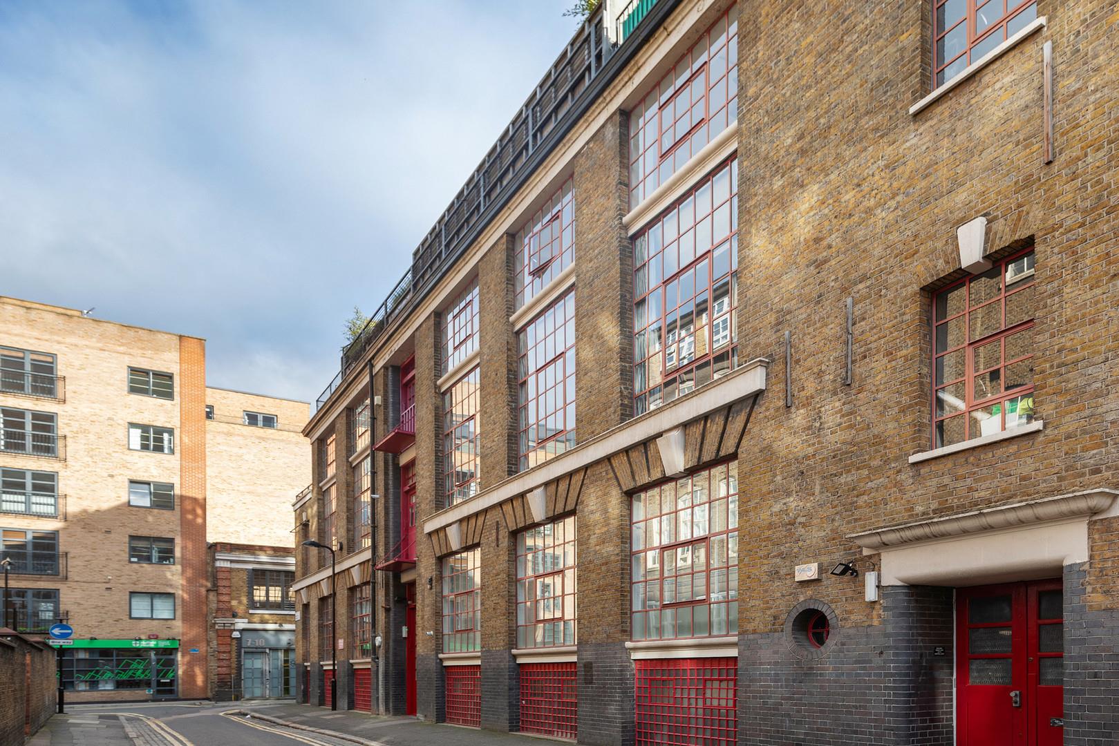 Two bedroom two bathroom 1600 square foot warehouse apartment for let in shoreditch ec2a