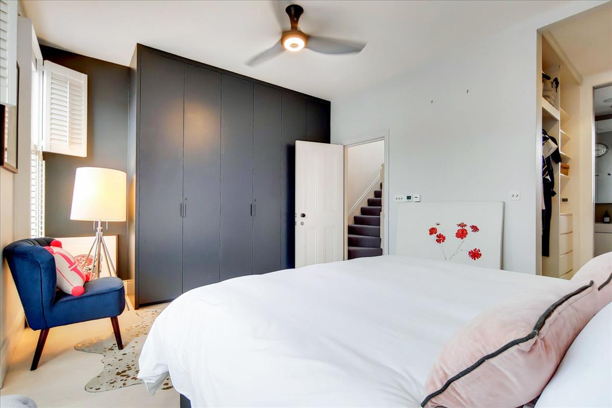10_Main Bedroom-0