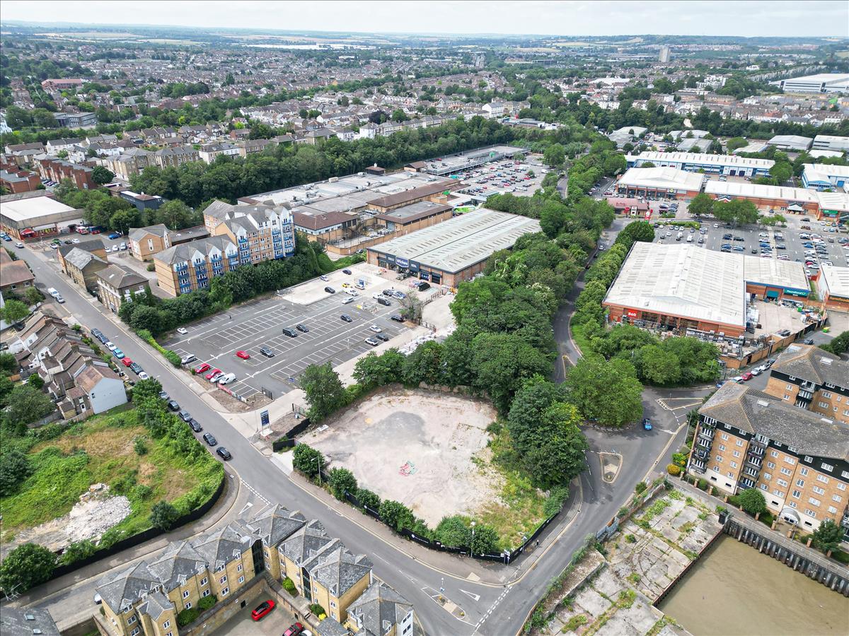 Property Image 214c8bc6-5505-415d-bbe3-359bc69dd645