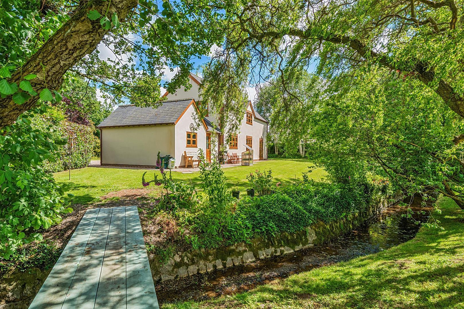 Property Image 21bf6d12-ea63-4e2c-851e-895c856d3042