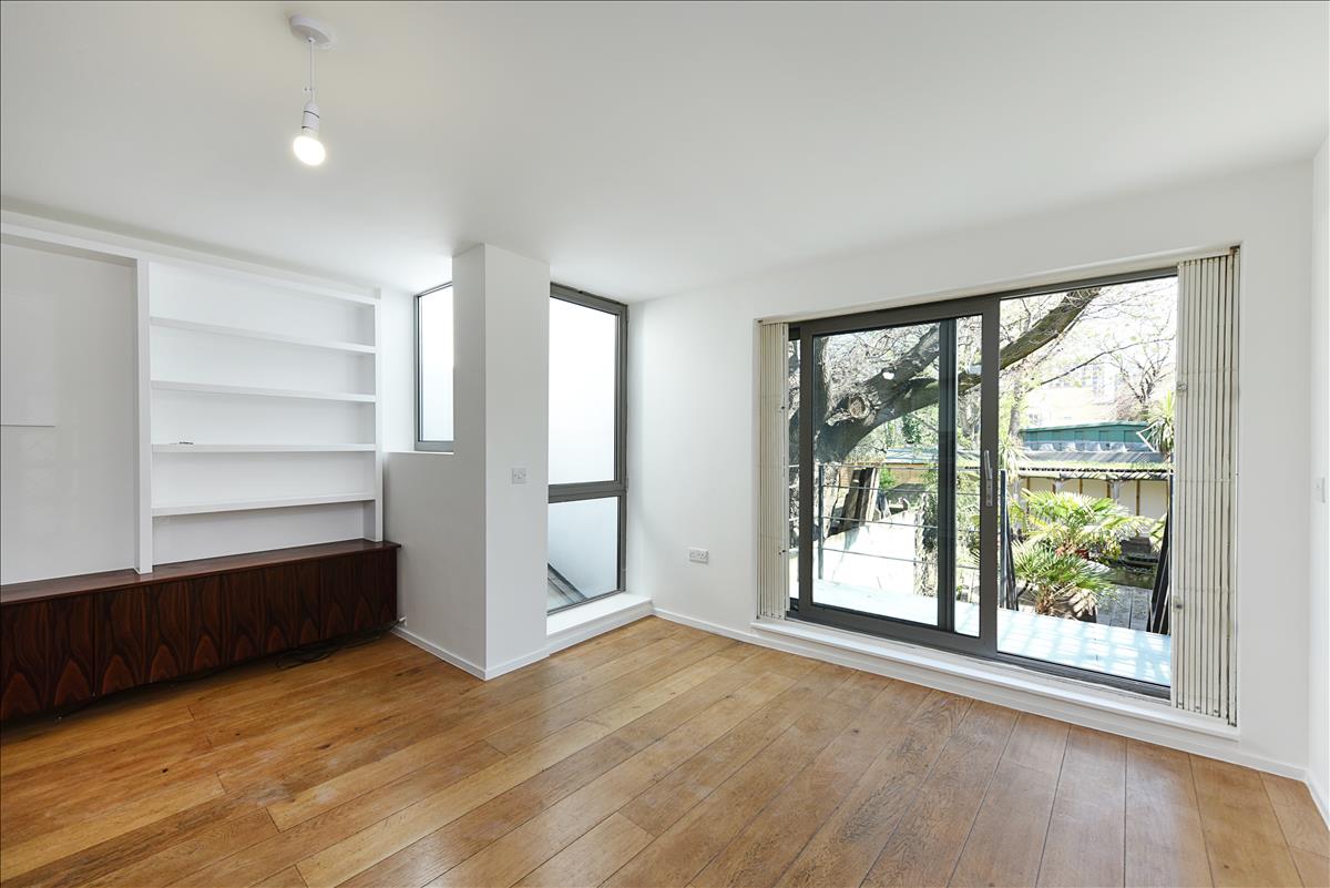 Architecturally designed 4 bedroom house for let in De Beauvoir