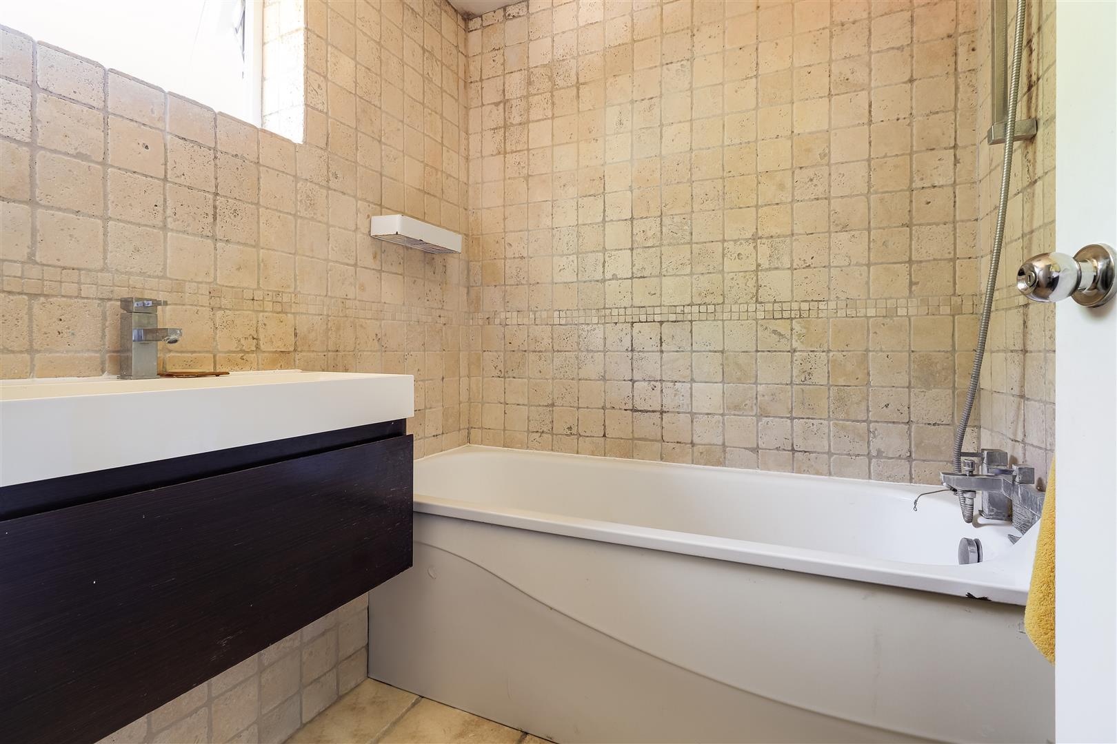 Property Image 225d23e4-0559-427d-8b7d-f6683e7d7141
